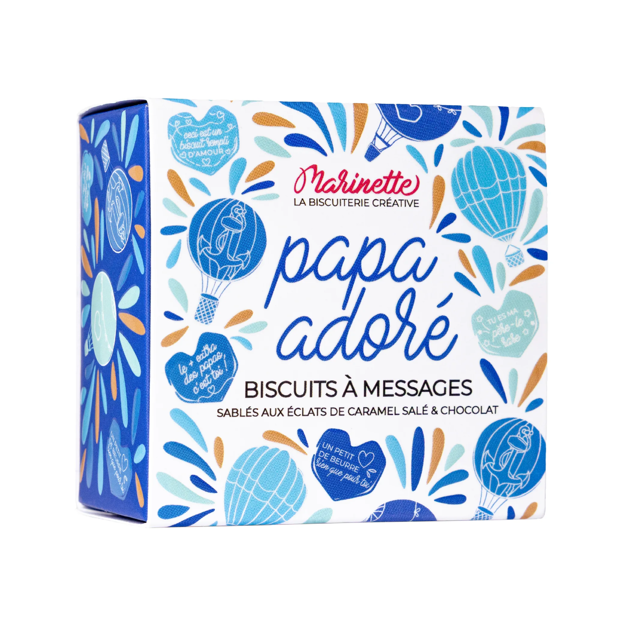 papa adoré Bien sûr ! Voici votre texte révisé avec « biscuit personnalisé » inclus : Des biscuits personnalisés en forme de cœur « papa adoré » sont empilés, avec deux à l'avant gravés d'étoiles et de cœurs et portant les inscriptions « Tu es mon père-le rare » et « Le + extra des papas c'est toi ! » — des gourmandises parfaites pour célébrer papa.